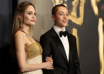 Angelina Jolie y su hijo Knox brillan en la alfombra roja de los Governors Awards