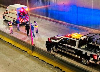 Hombre en estado de ebriedad se lanza de un puente en Villahermosa y resulta herido