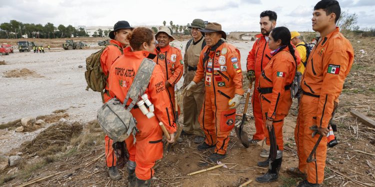 Topos Aztecas colaboran en rescate de personas desaparecidas en Valencia, España