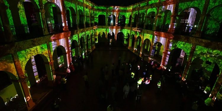 UJAT inaugura equipo de luz y sonido para proyecciones en el Instituto Juárez
