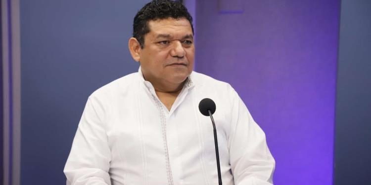 Javier May defiende reducción salarial de consejeros del IEPCT: “Todos debemos respetar la ley”