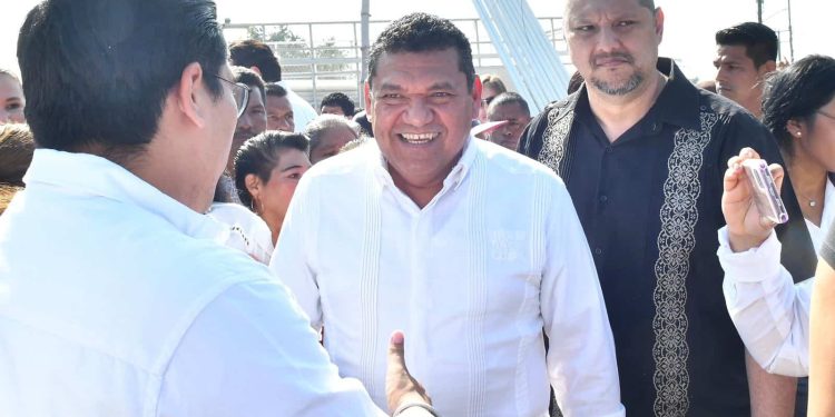 Javier May destaca apoyo de AMLO para dotar de agua potable a Benito Juárez