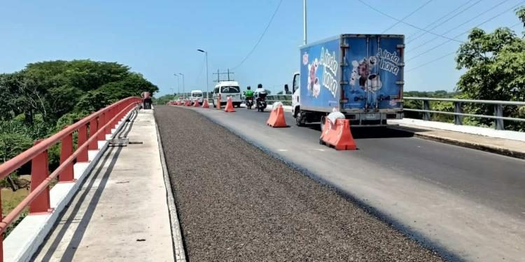 Cierre vehicular en el puente Grijalva II por trabajos de construcción
