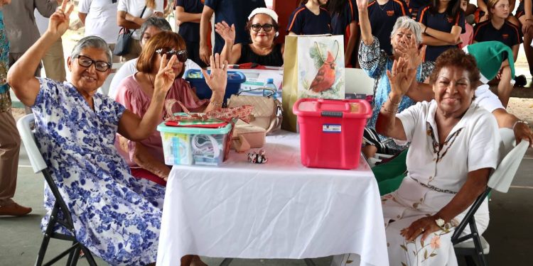 Celebra DIF Benito Juárez posada navideña para adultos mayores