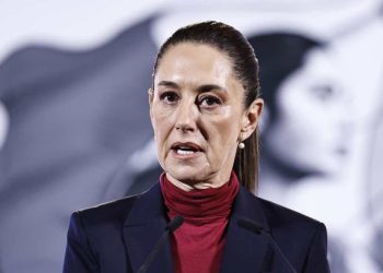 Claudia Sheinbaum exhorta a estudiantes a no involucrarse con el fentanilo