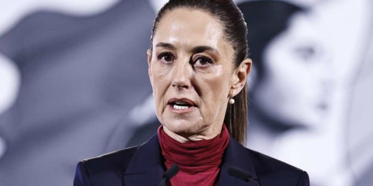 Claudia Sheinbaum exhorta a estudiantes a no involucrarse con el fentanilo