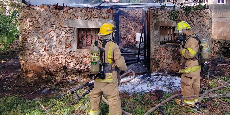 Incendio consume dos casa en José María Morelos