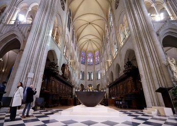Notre Dame abre sus puertas en París