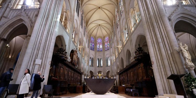 Notre Dame abre sus puertas en París