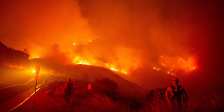 Siniestro avanza rápidamente en Malibú