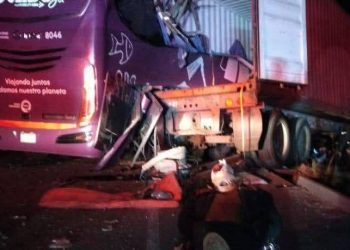 Accidente de autobús del ADO deja al menos cinco muertos y varios heridos en la autopista Perote-Xalapa