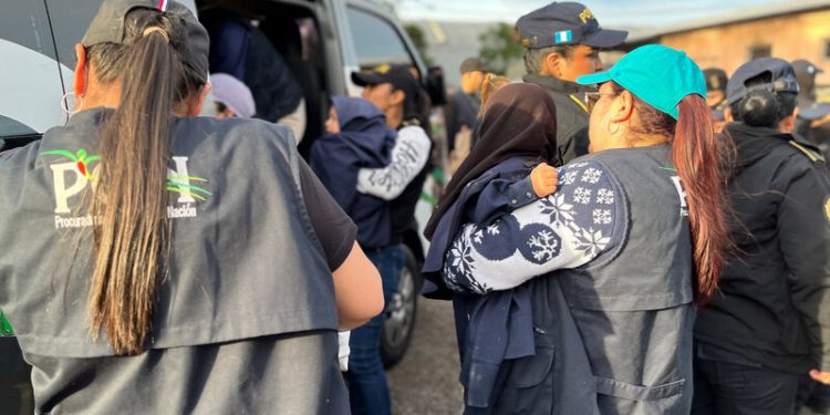 Rescatan a 160 menores del grupo ortodoxo judío en Guatemala