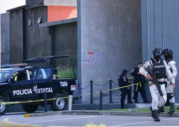 Promete May cero impunidad a familiares de víctimas del DBar