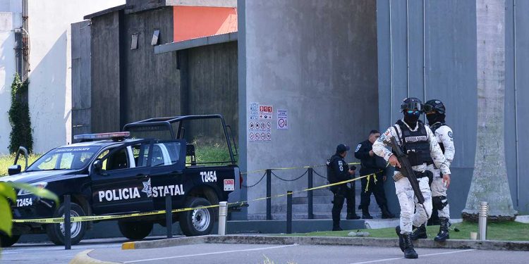 Promete May cero impunidad a familiares de víctimas del DBar