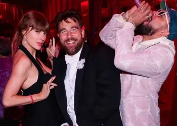 Taylor Swift desata rumores de compromiso con su pareja