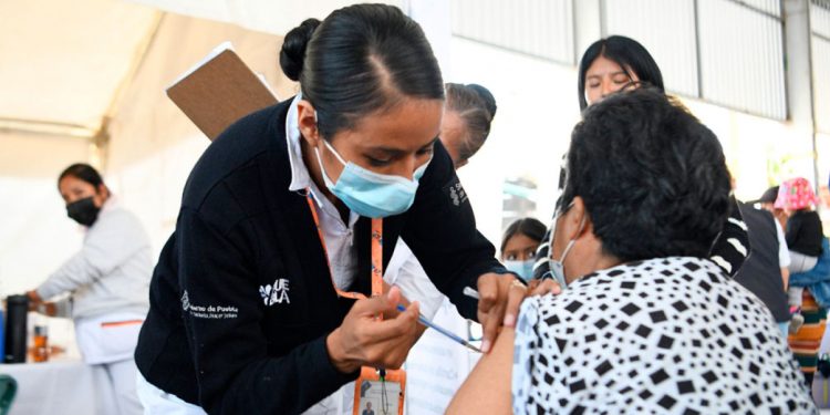 Salud Tabasco reporta 55% de avance en vacunación contra enfermedades de invierno