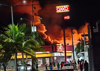 Incendio consume tienda ‘Neto’ en Villahermosa