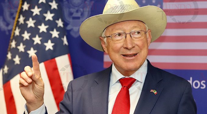 Ken Salazar reafirma su compromiso para debilitar a los cárteles internacionales