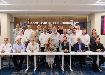 Revisa Mara Lezama avances en atención a turistas en reunión con autoridades del Aeropuerto Internacional de Cancún