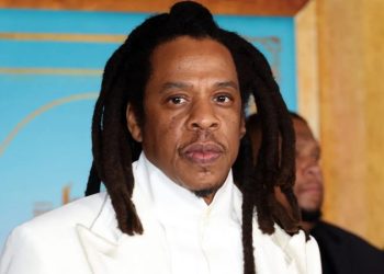 El rapero Jay-Z es acusado de abuso sexual contra una menor