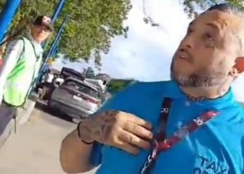 Turistas exhiben hostigamiento de taxistas en el aeropuerto de Cancún