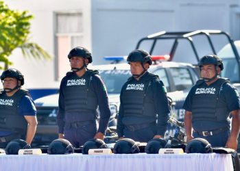 Gobernador de Tabasco anuncia aumento salarial para policías en 2025
