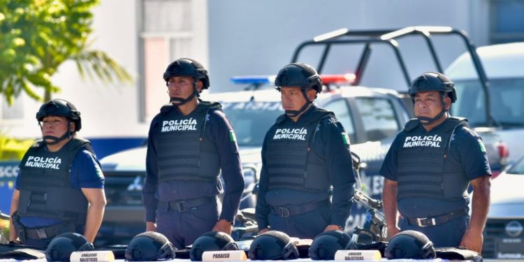 Gobernador de Tabasco anuncia aumento salarial para policías en 2025