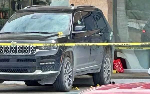 Asesinan a balazos a extranjero afuera de la Plaza Xaman Ha en Playa del Carmen