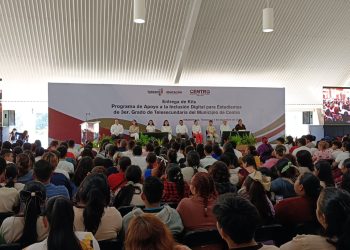 Impulsan inclusión digital en Centro: Entregan kits tecnológicos a estudiantes de telesecundarias
