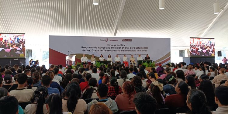 Impulsan inclusión digital en Centro: Entregan kits tecnológicos a estudiantes de telesecundarias