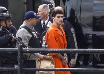 Renuncian abogados de Luigi Mangione, acusado de asesinar al director de UnitedHealthcare