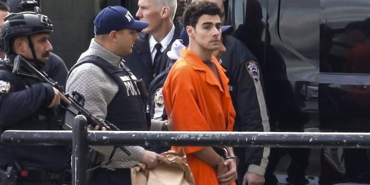 Renuncian abogados de Luigi Mangione, acusado de asesinar al director de UnitedHealthcare