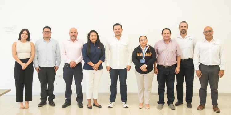 Pablo Bustamante impulsa la participación activa de universitarios en encuentro con rectores y directores de Cancún