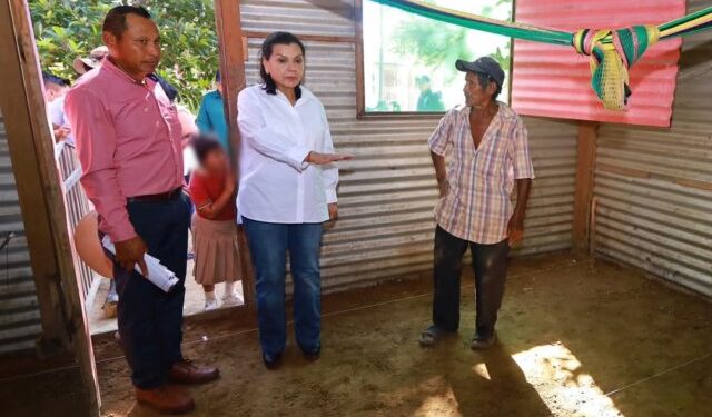 Ayuntamiento de Centro entrega obras y programas sociales en Palomillal