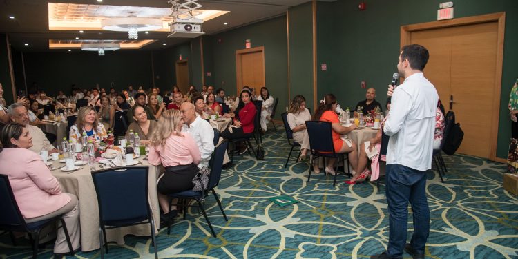 Destaca Pablo Bustamante, la labor y compromiso de las asociaciones civiles para promover el bienestar de las y los quintanarroenses