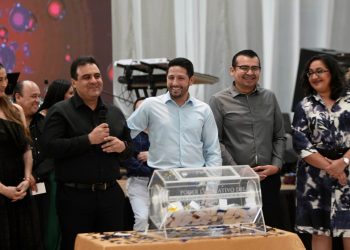 GASTANDO EL DINERO PÚBLICO EN MÁS FIESTAS PRIVADAS