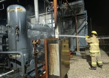 Se incendia compresor de gas de empresa privada en Paredón, Huimanguillo