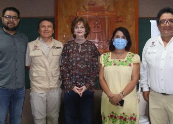 Impulsa FPMC oportunidades para universitarios en feria de servicio social de la UQROO