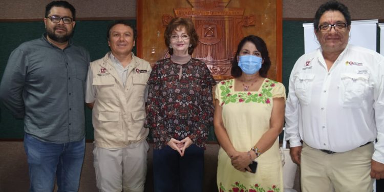 Impulsa FPMC oportunidades para universitarios en feria de servicio social de la UQROO