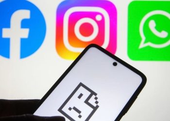 Usuarios reportan caída de Facebook y WhatsApp