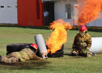 Capacitan a bomberos de Tabasco en «Lucha contra el fuego»