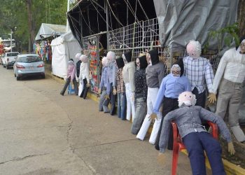 Inicia venta de muñecos de Año Viejo en Villahermosa