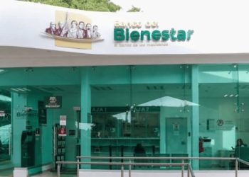 Fuertes vientos rompen cristal en sucursal del Banco del Bienestar en Centla