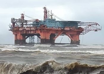 Encalla plataforma PSS MAZU en Sánchez Magallanes, Cárdenas