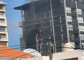 Se incendia edificio de Montes de Amé