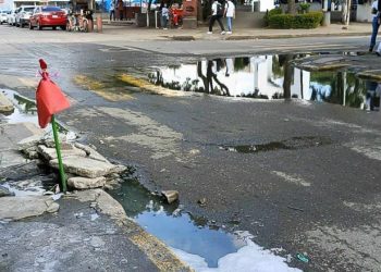 Logran con bloqueo reparación de drenaje sanitario en colonia Centro