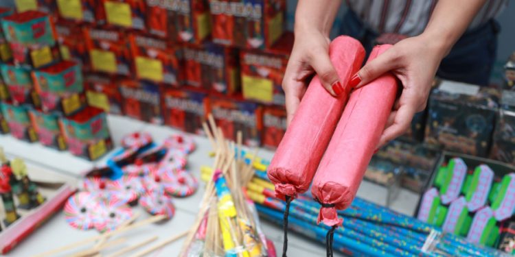 Dirección de Bomberos de Cancún alerta riesgos de utilizar pirotecnia