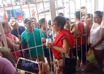 Padres de familia en Tamulté protestan para evitar la salida de maestra