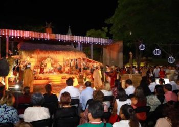 Congreso y TSJ de Tabasco celebran inicio de la Navidad con encendido del Nacimiento