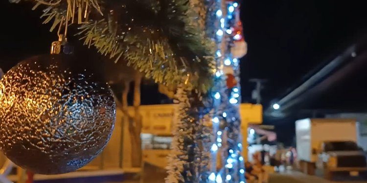 Vecinos de Tierra Colorada rescatan parques con eventos navideños